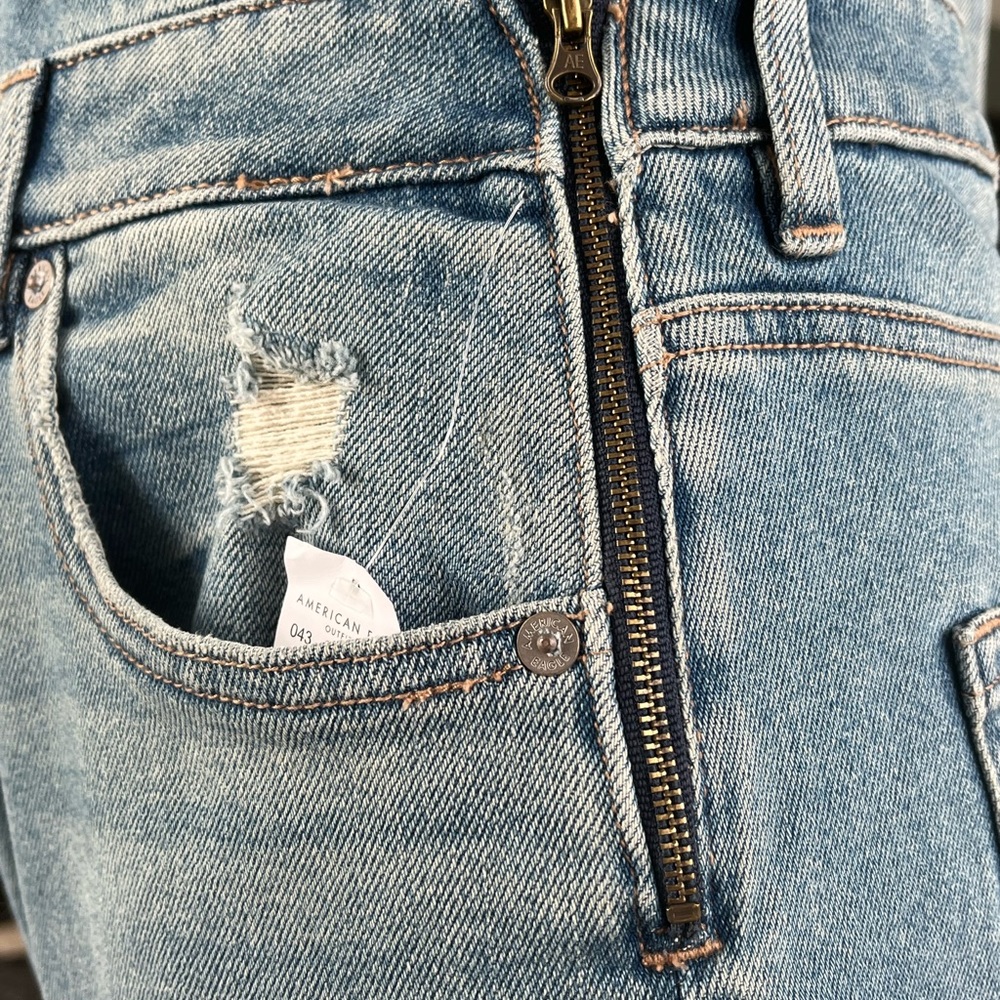 **LAST PAIR!** AE stretch ripped denim mom overall (size 6) - Picture 6 of 7